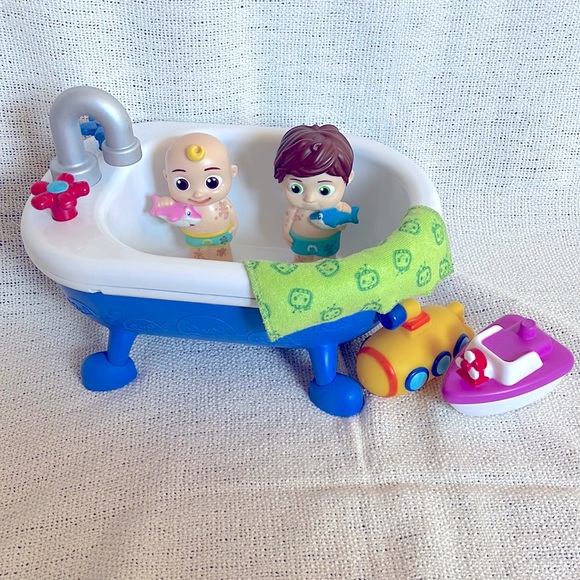 CoComelon Musical Bathtime Playset - Picture 2 of 2